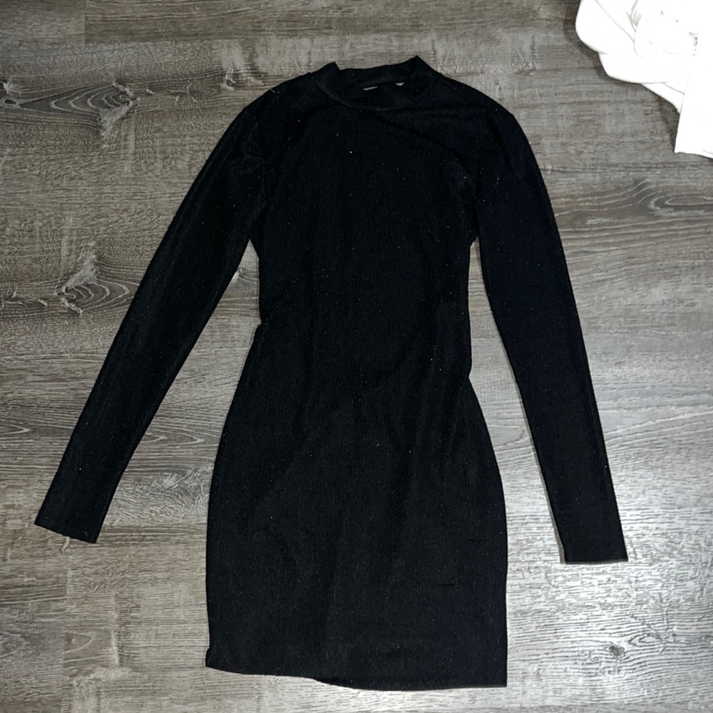 black bodycon dress